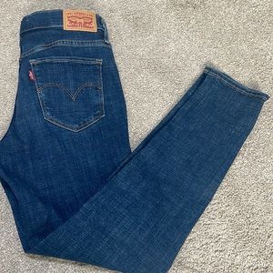 Womens Levi jeans